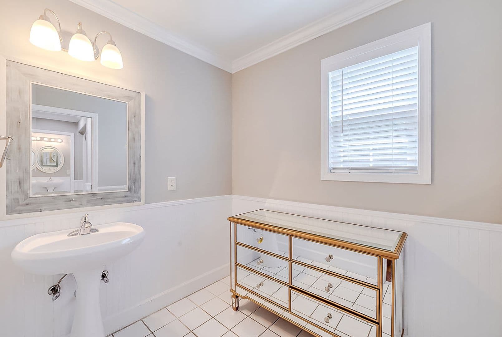Savannah House: 38 Noble Glen Dr