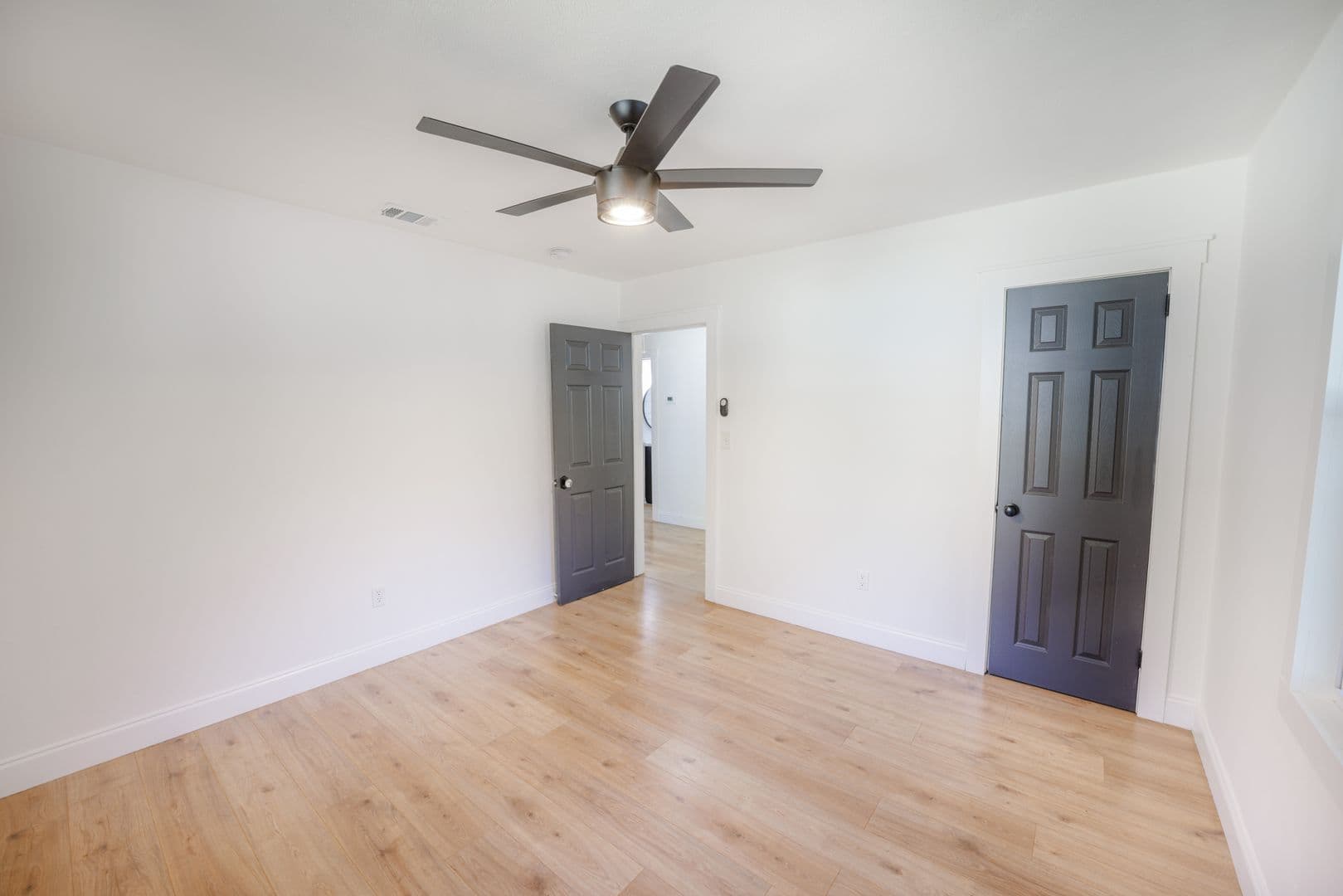 Savannah House: 2325 E 40th St