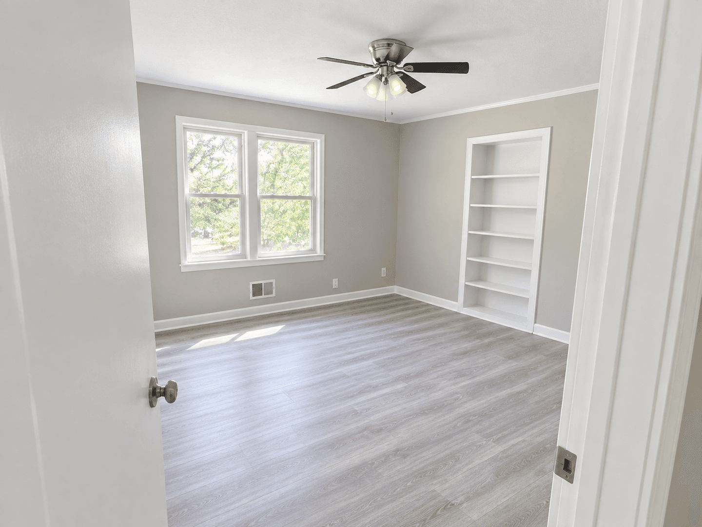Lexington Apartment: 120 Lake Villa Rd
