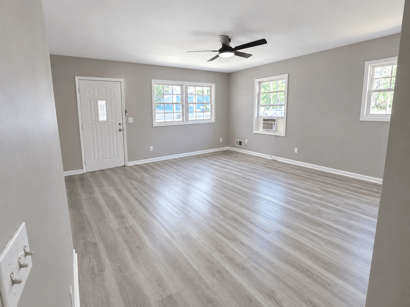 Lexington Apartment: 120 Lake Villa Rd