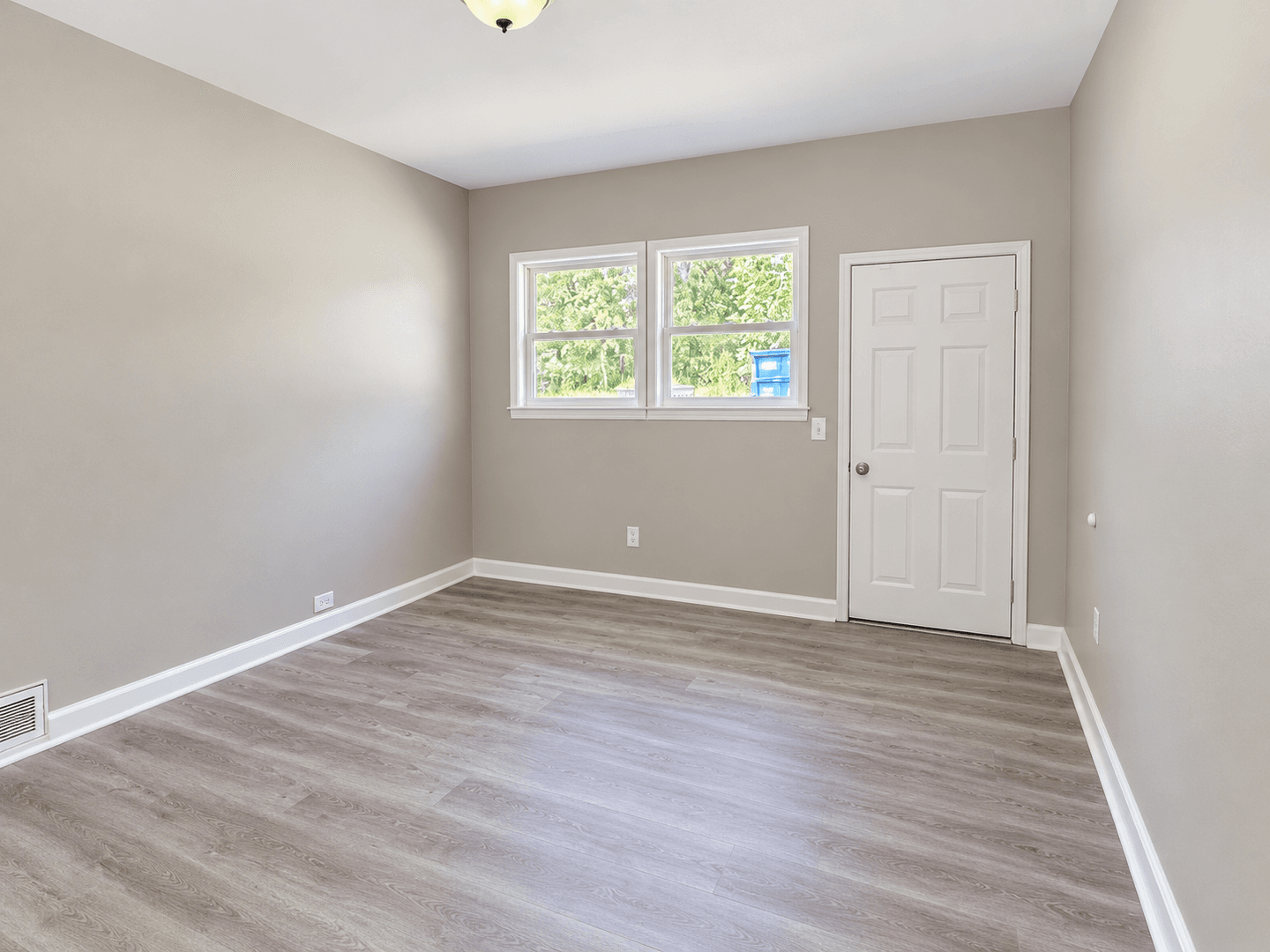 Lexington Apartment: 120 Lake Villa Rd