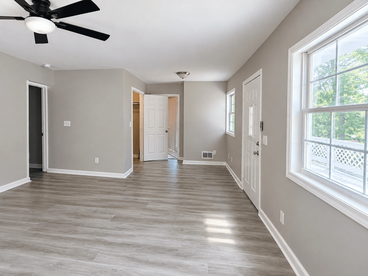 Lexington Apartment: 120 Lake Villa Rd