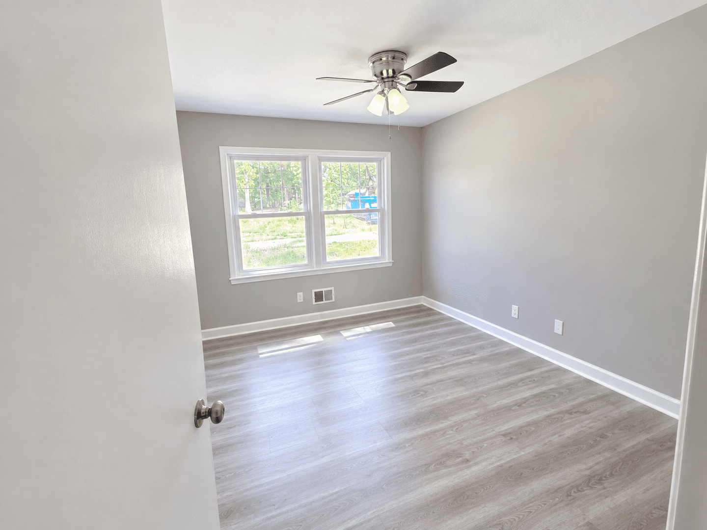 Lexington Apartment: 120 Lake Villa Rd