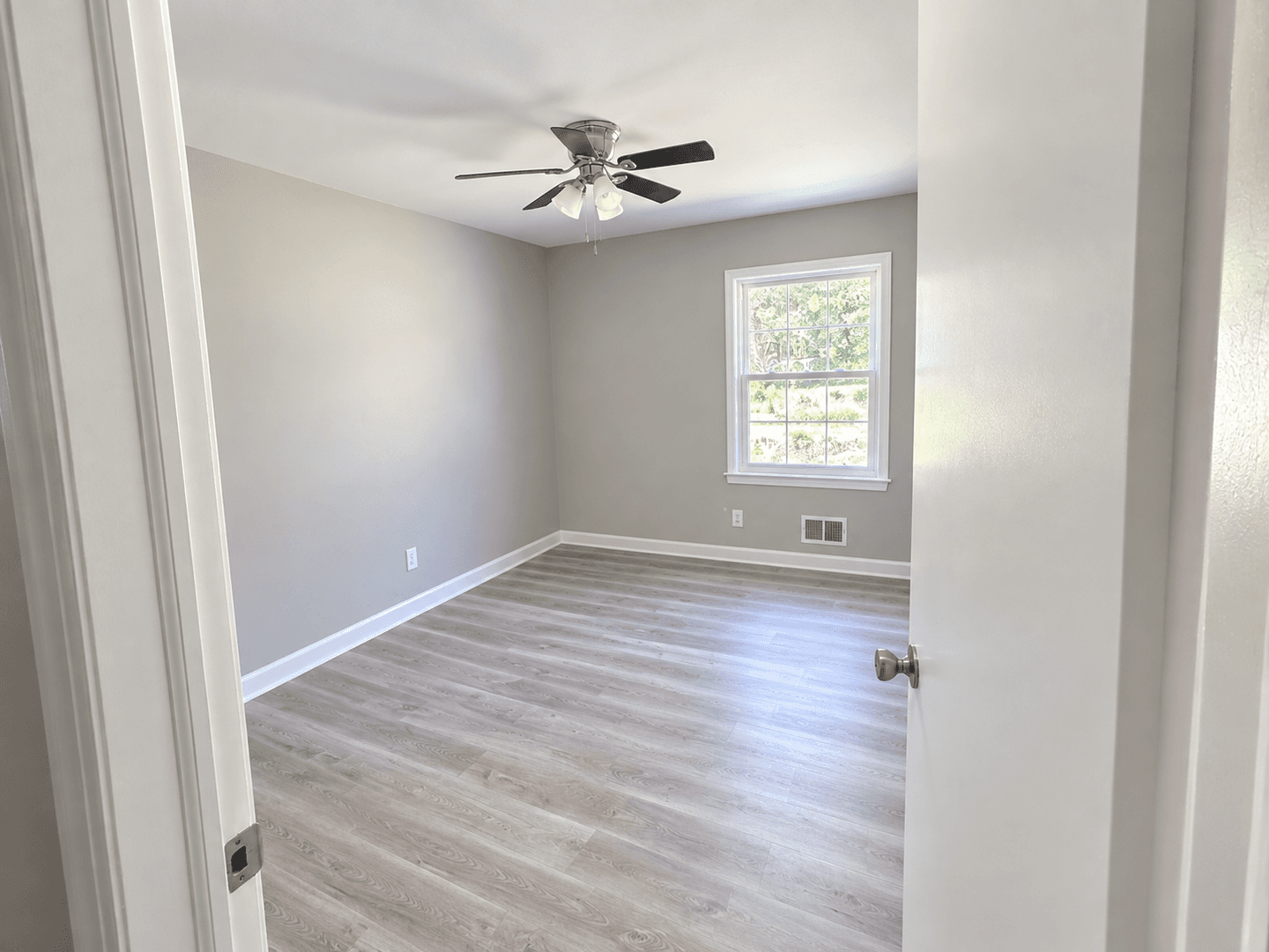 Lexington Apartment: 120 Lake Villa Rd