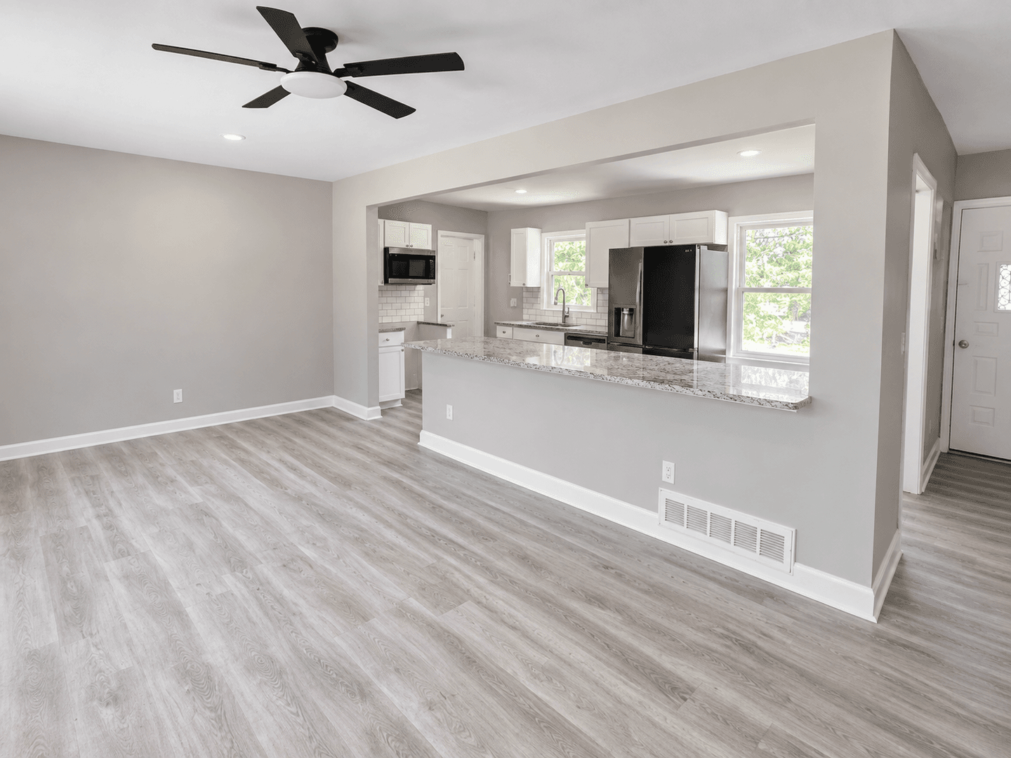Lexington Apartment: 120 Lake Villa Rd