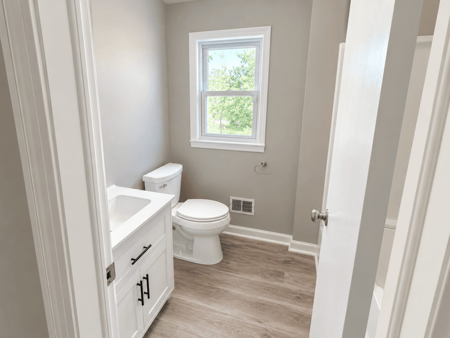 Lexington Apartment: 120 Lake Villa Rd
