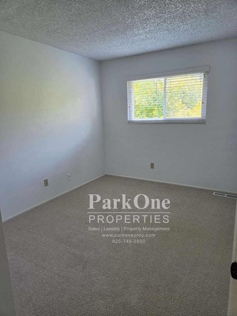 Lafayette House: 3270 Marlene Dr