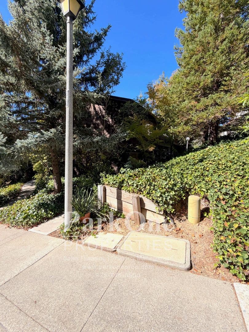 Lafayette House: 3270 Marlene Dr
