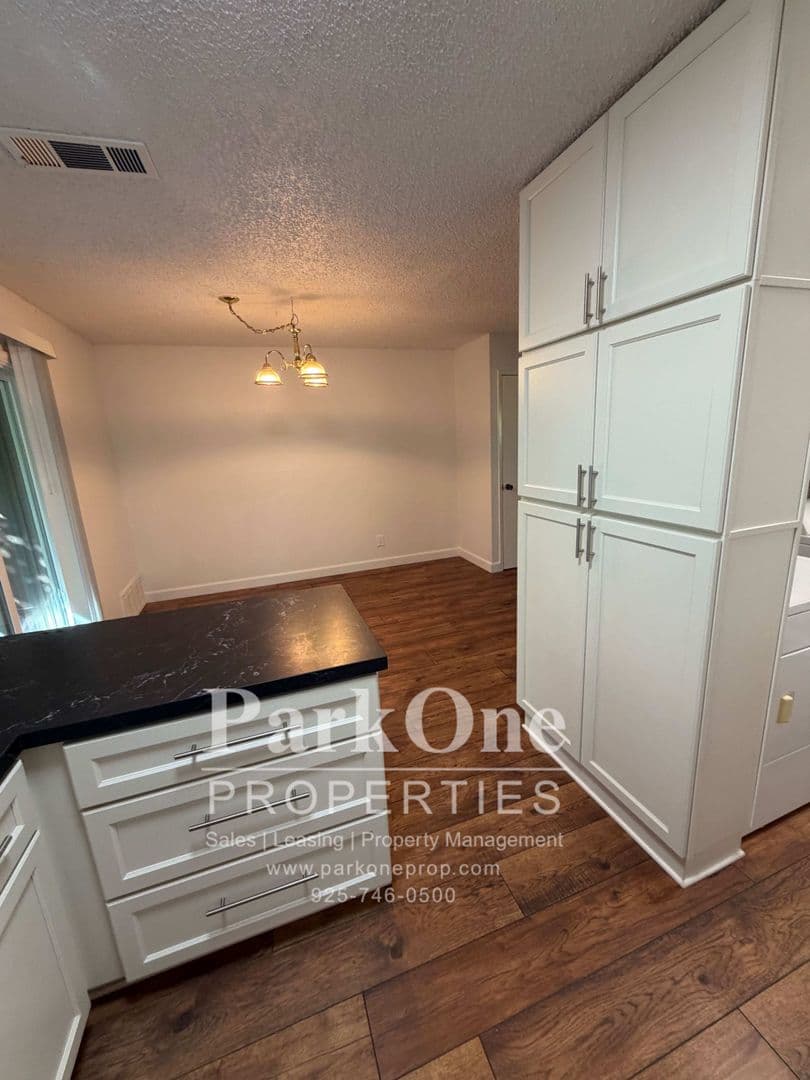 Lafayette House: 3270 Marlene Dr