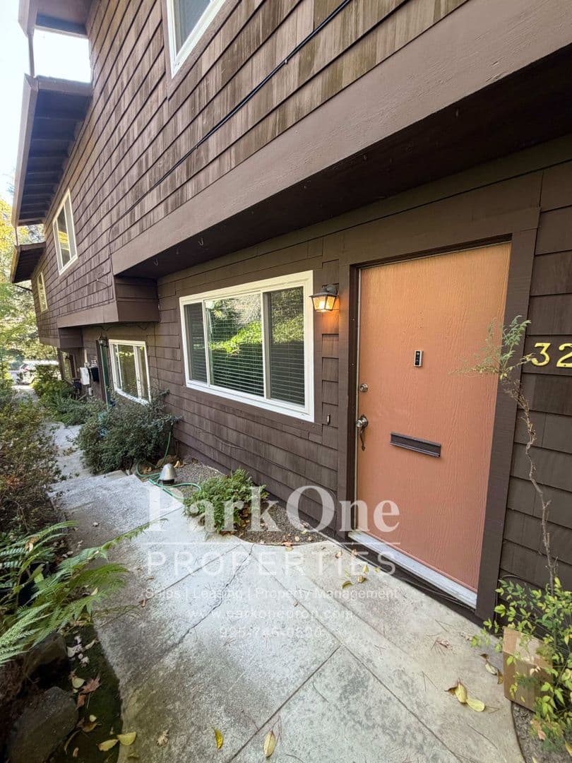 Lafayette House: 3270 Marlene Dr