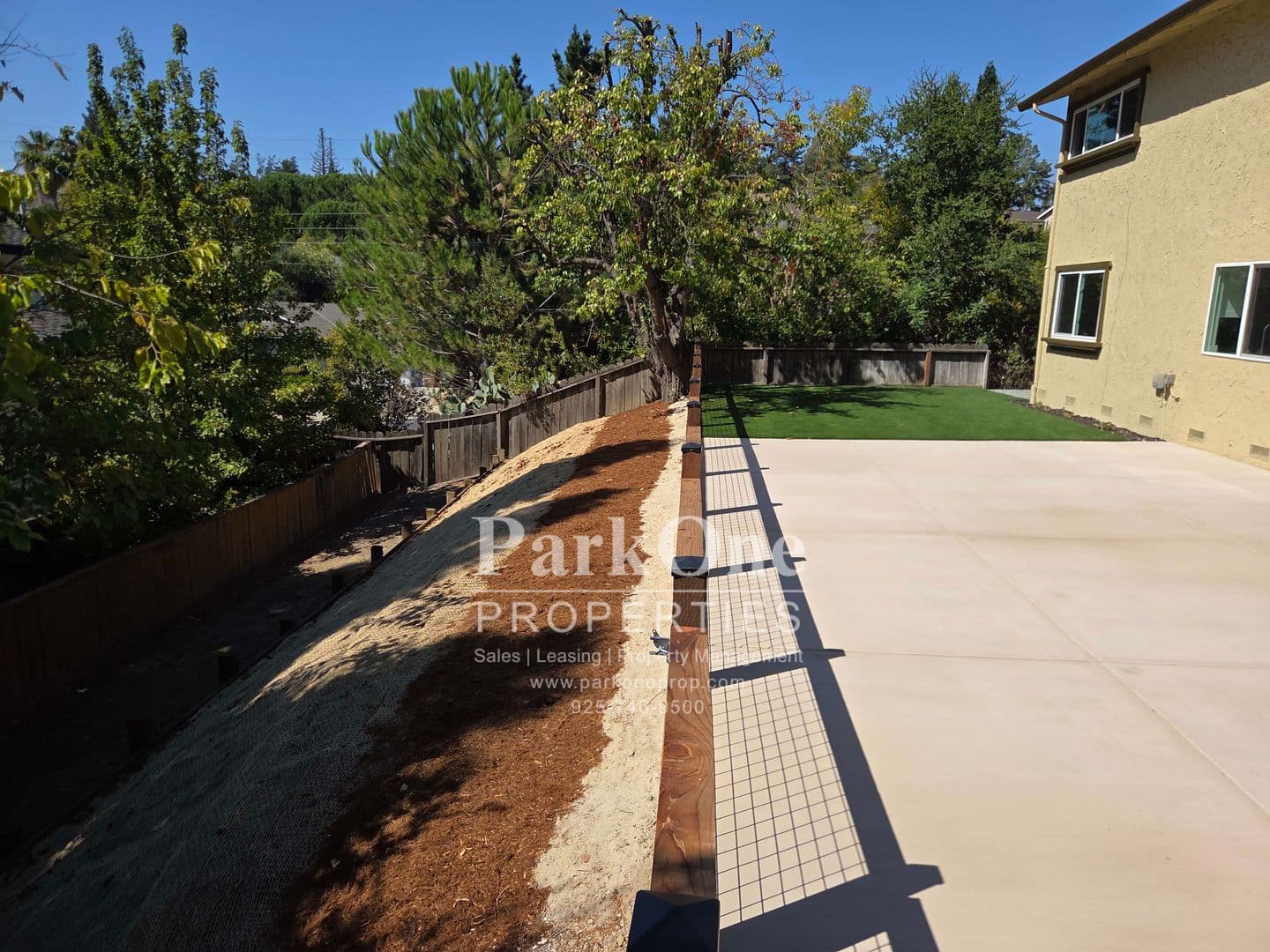 Pleasant Hill House: 1501 Fieldcrest Dr