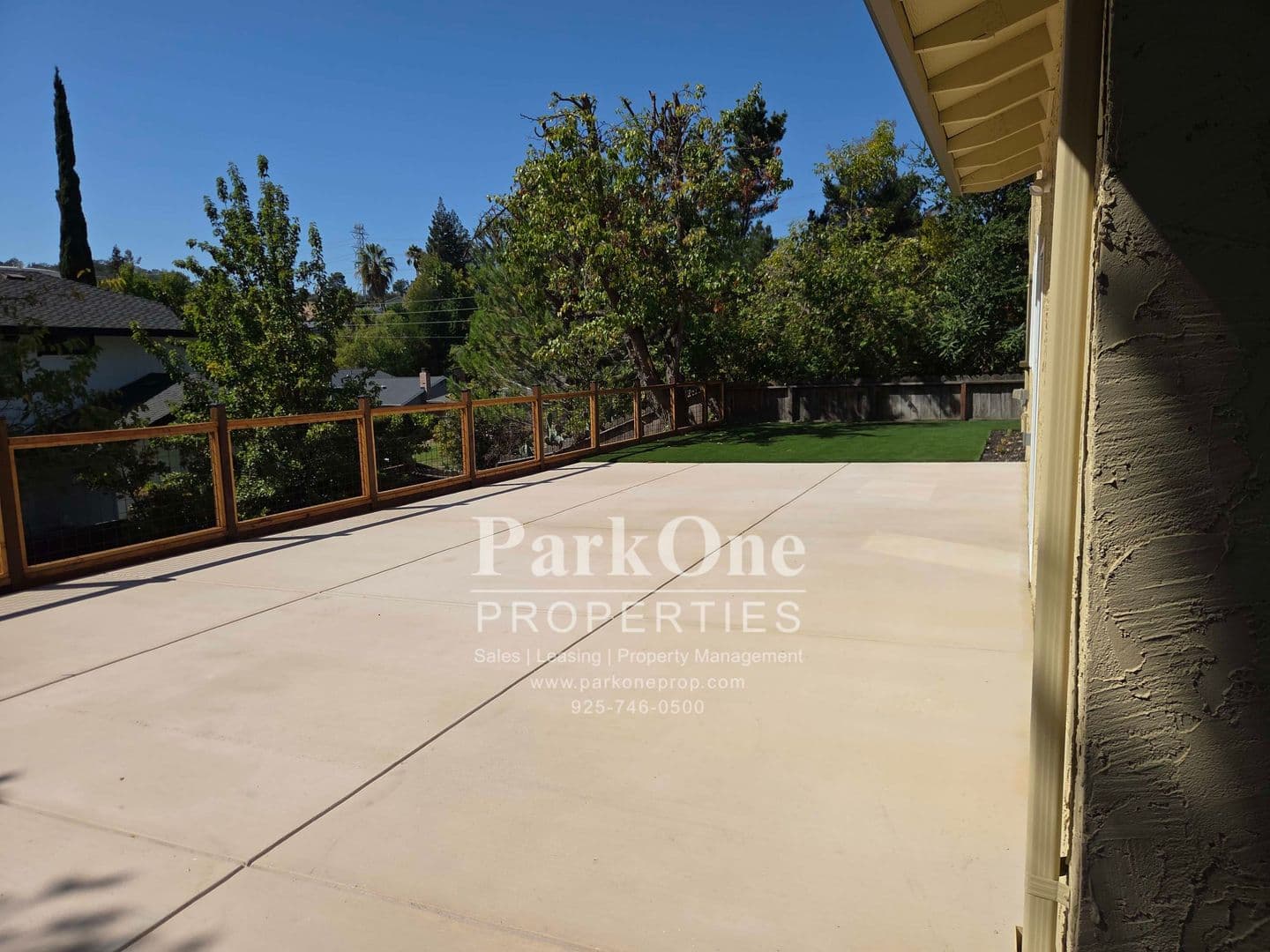 Pleasant Hill House: 1501 Fieldcrest Dr