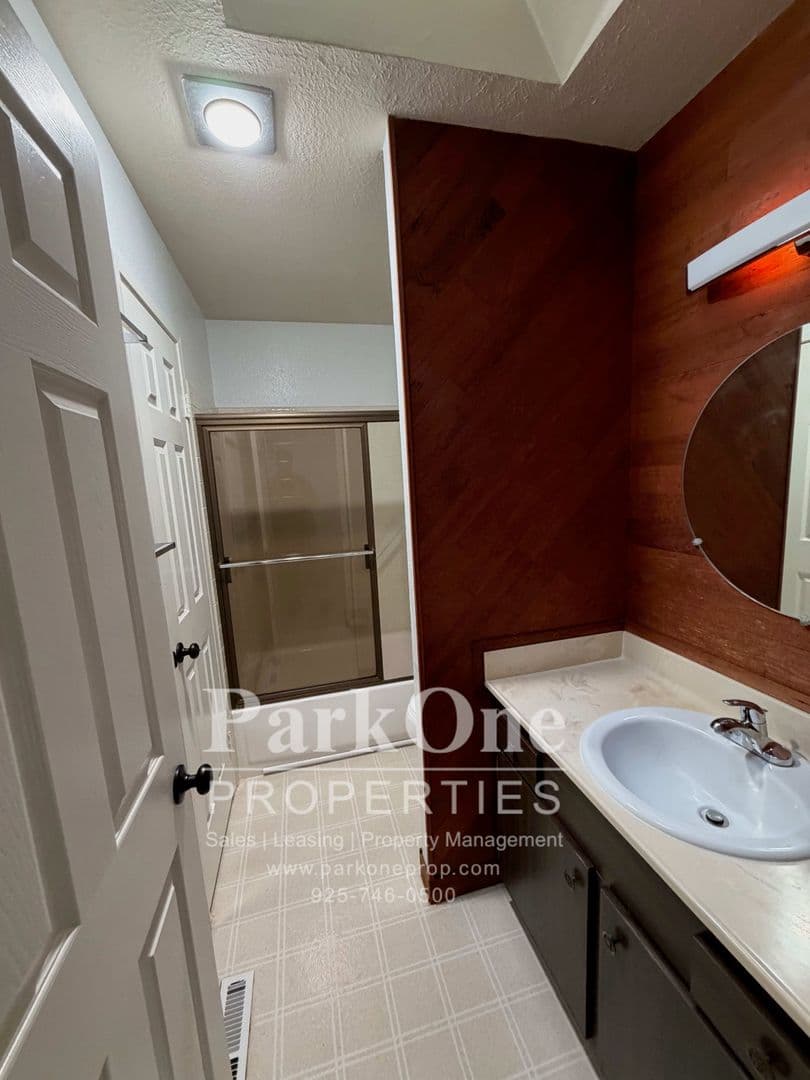 Lafayette House: 3270 Marlene Dr