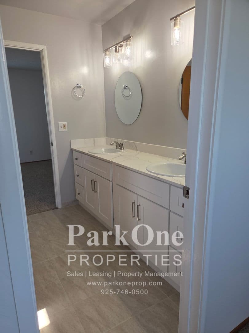 Pleasant Hill House: 2119 Norse Dr