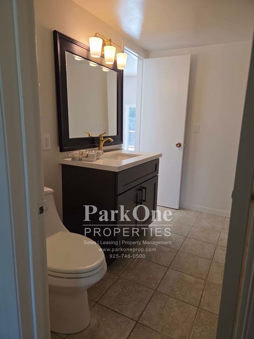 Pleasant Hill House: 1501 Fieldcrest Dr