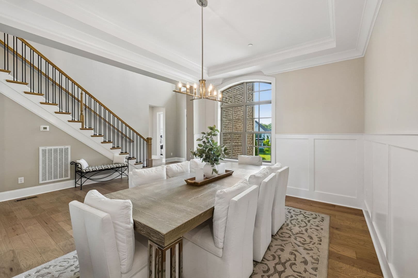 Brentwood House: 1925 Parade Dr