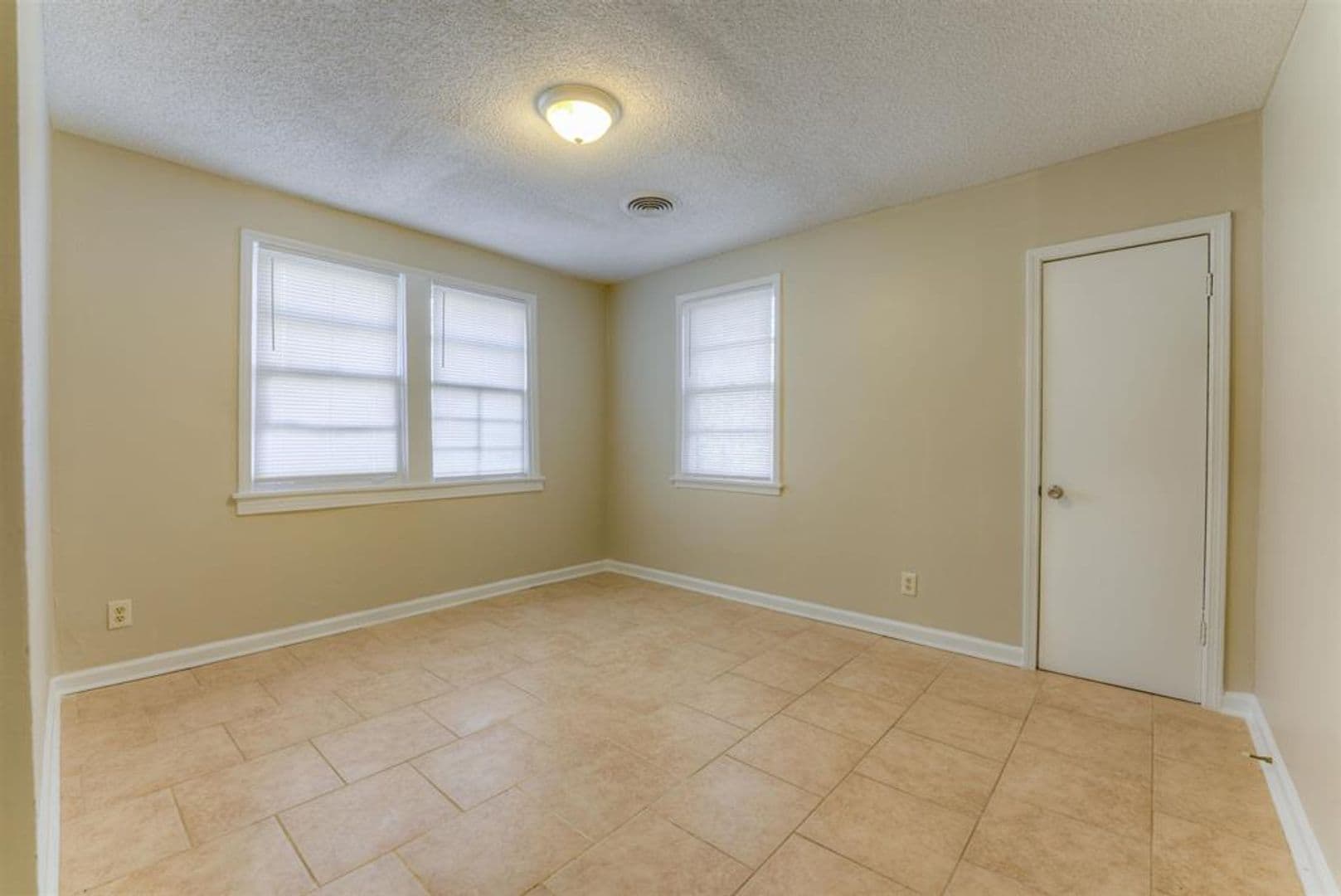 Memphis Apartment: 1736 Edward Ave