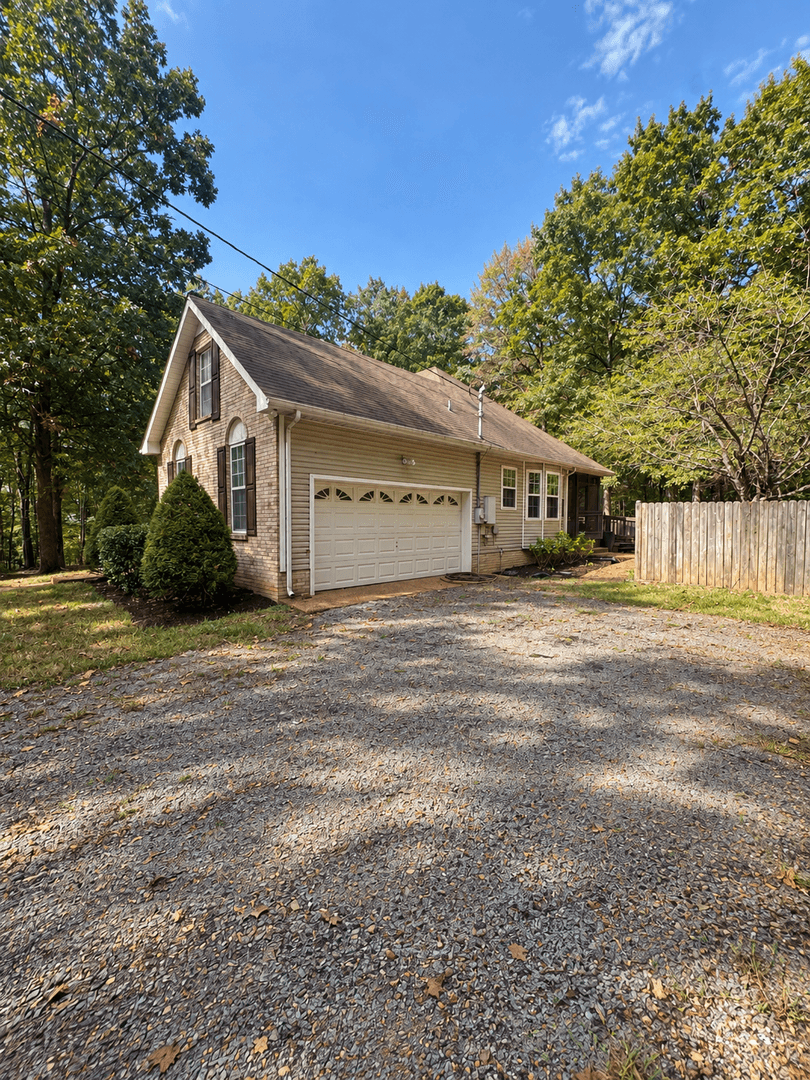 Franklin House: 5668 Pinewood Rd