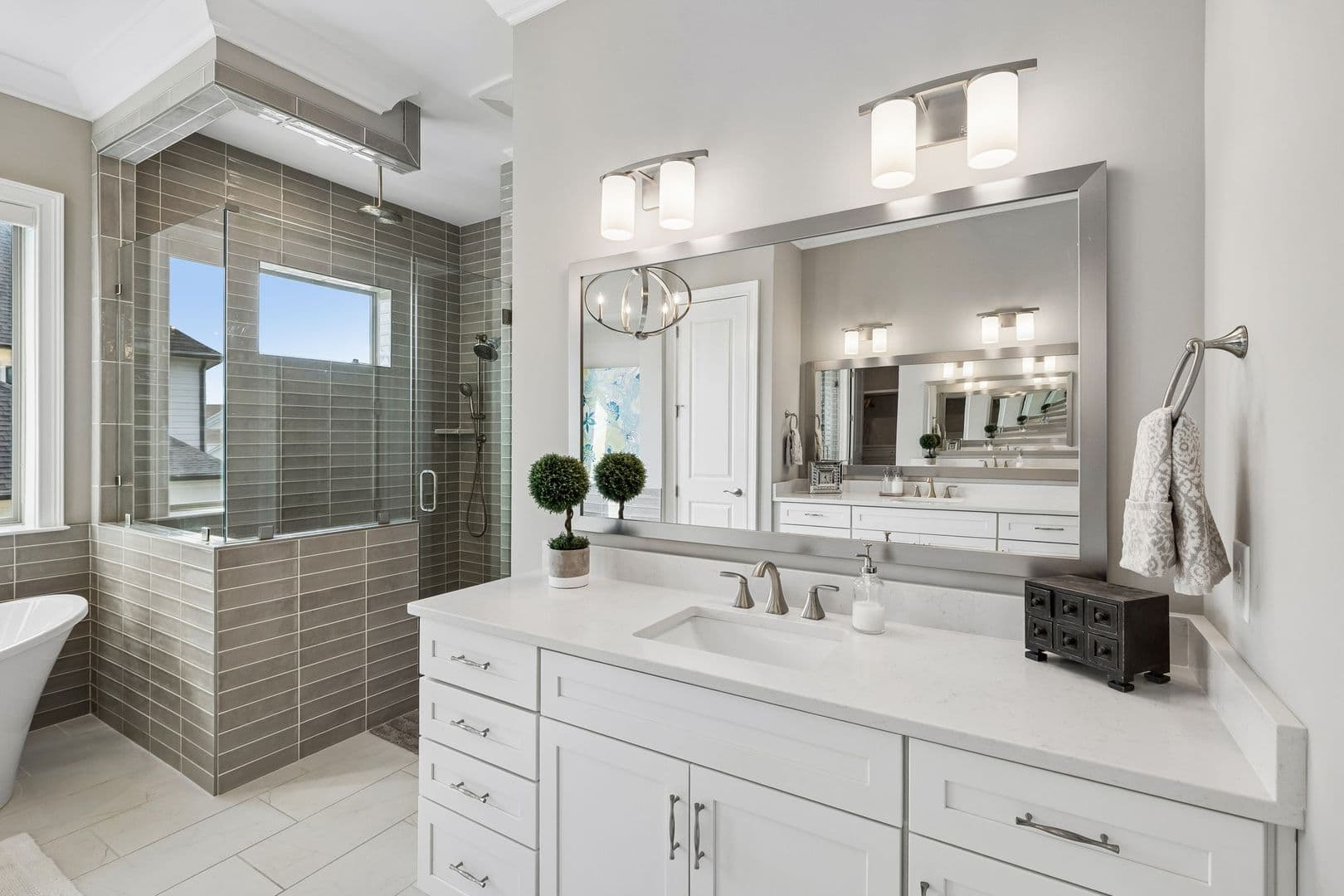 Brentwood House: 1925 Parade Dr