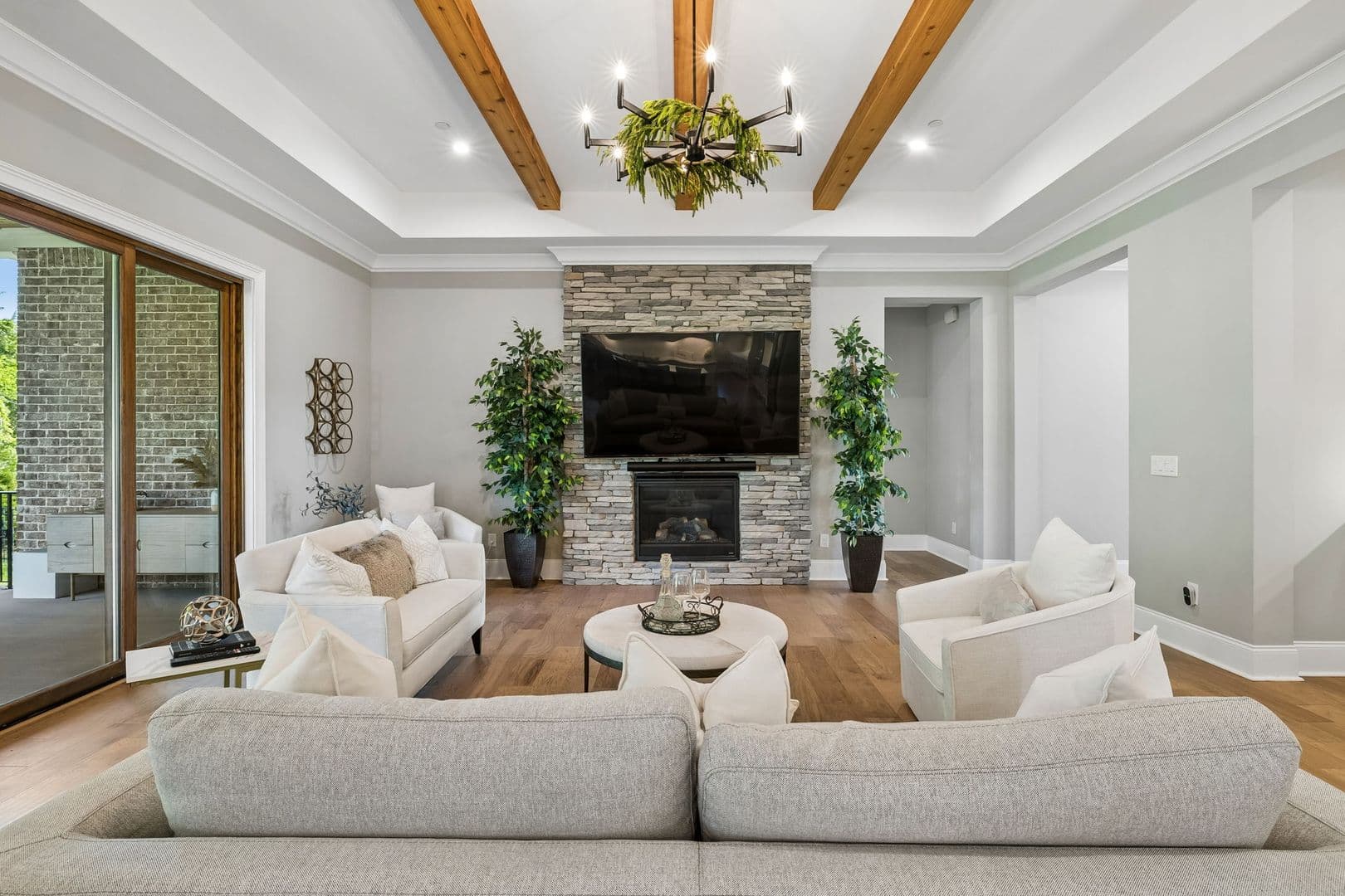 Brentwood House: 1925 Parade Dr