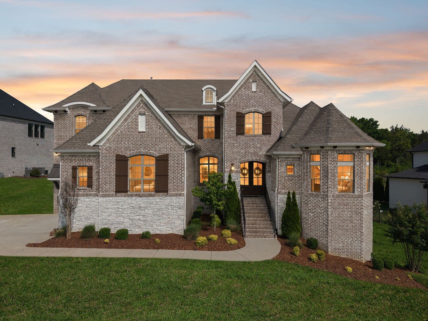 Brentwood House: 1925 Parade Dr