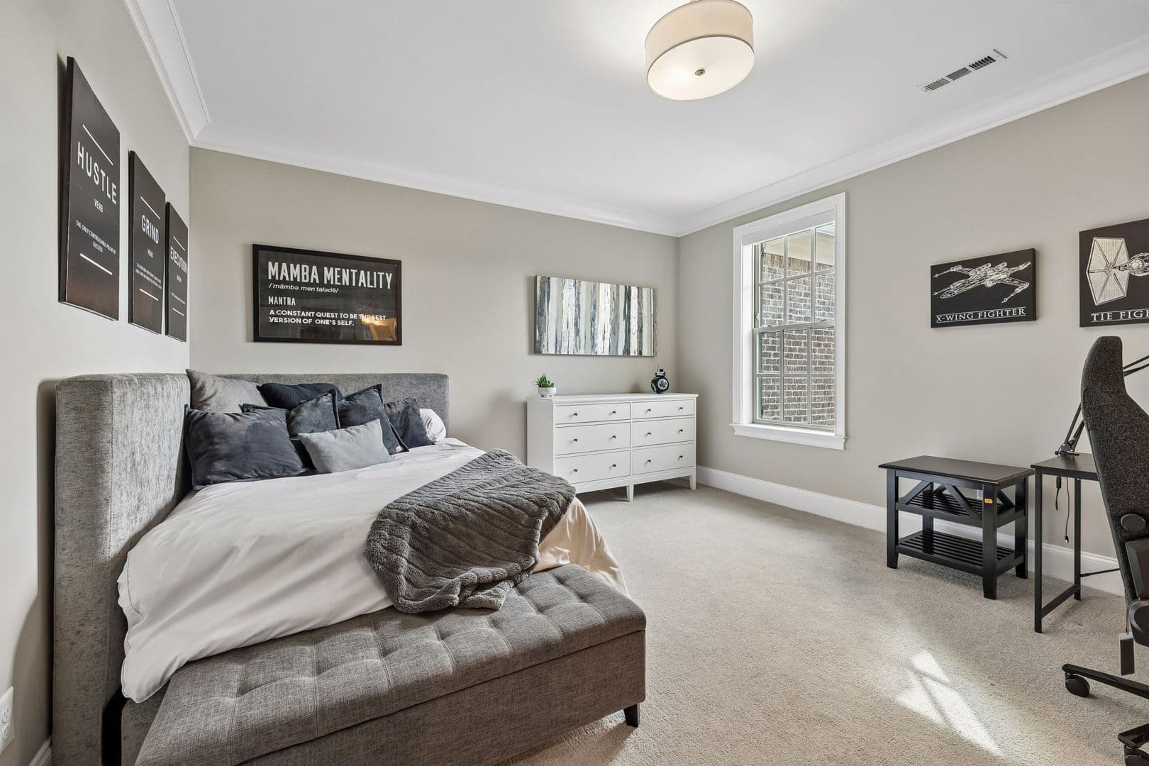 Brentwood House: 1925 Parade Dr
