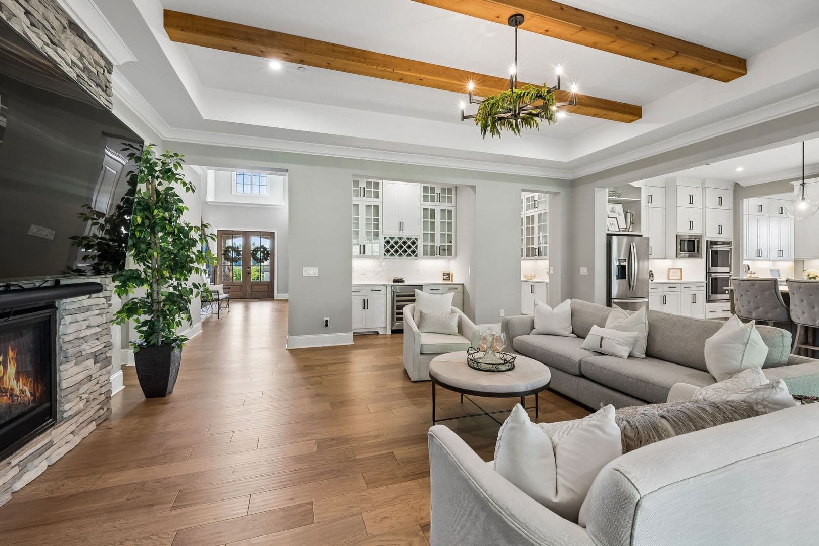Brentwood House: 1925 Parade Dr