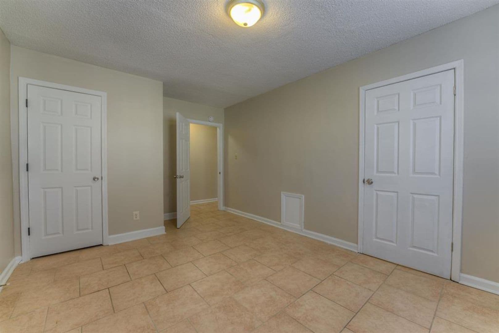 Memphis Apartment: 1736 Edward Ave