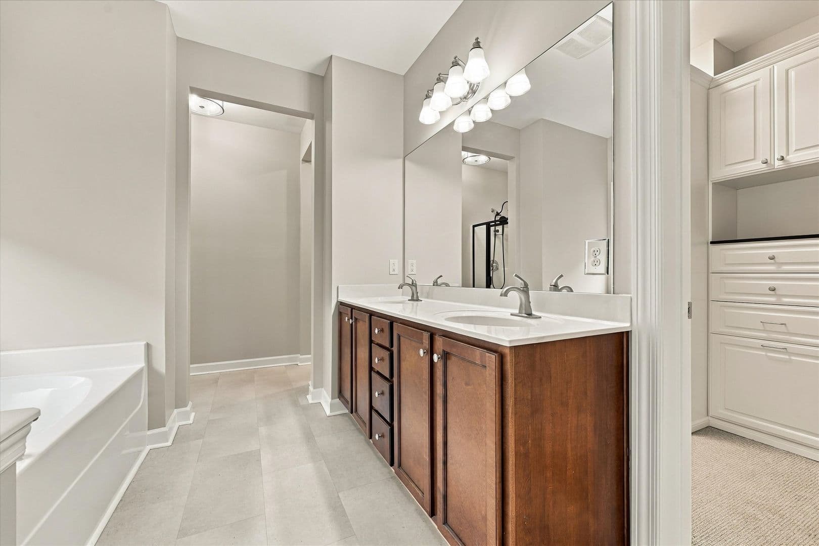 Franklin House: 1414-a Chantilly Ln