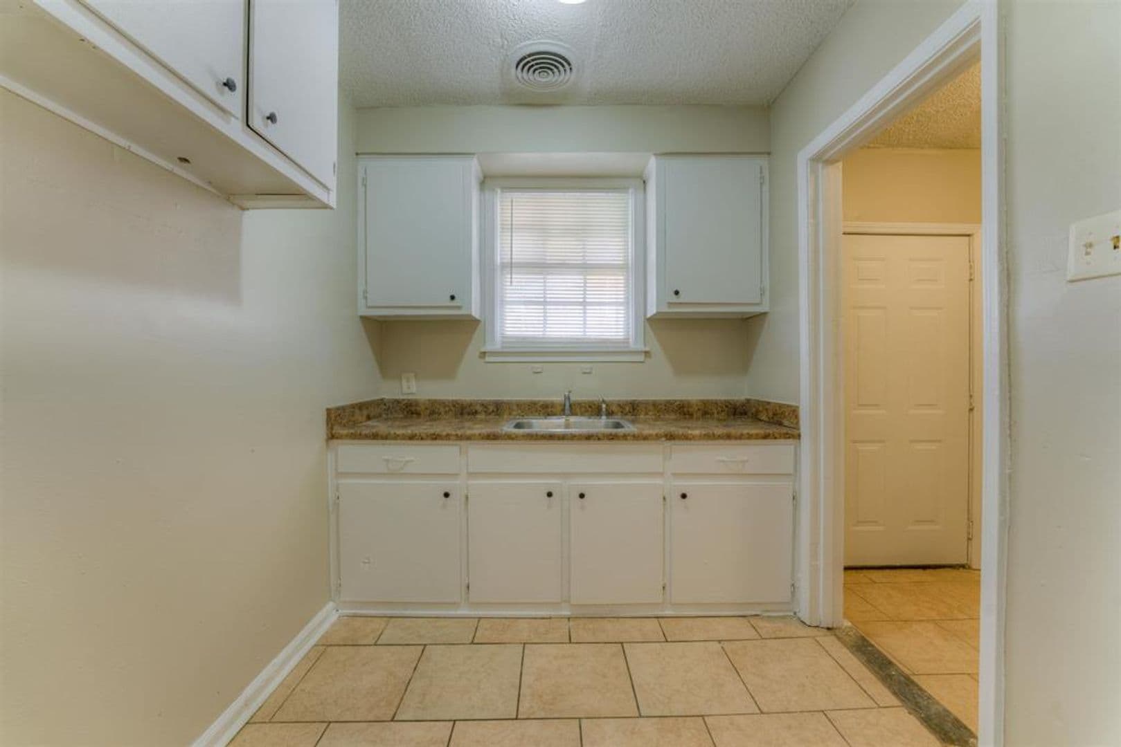Memphis Apartment: 1736 Edward Ave