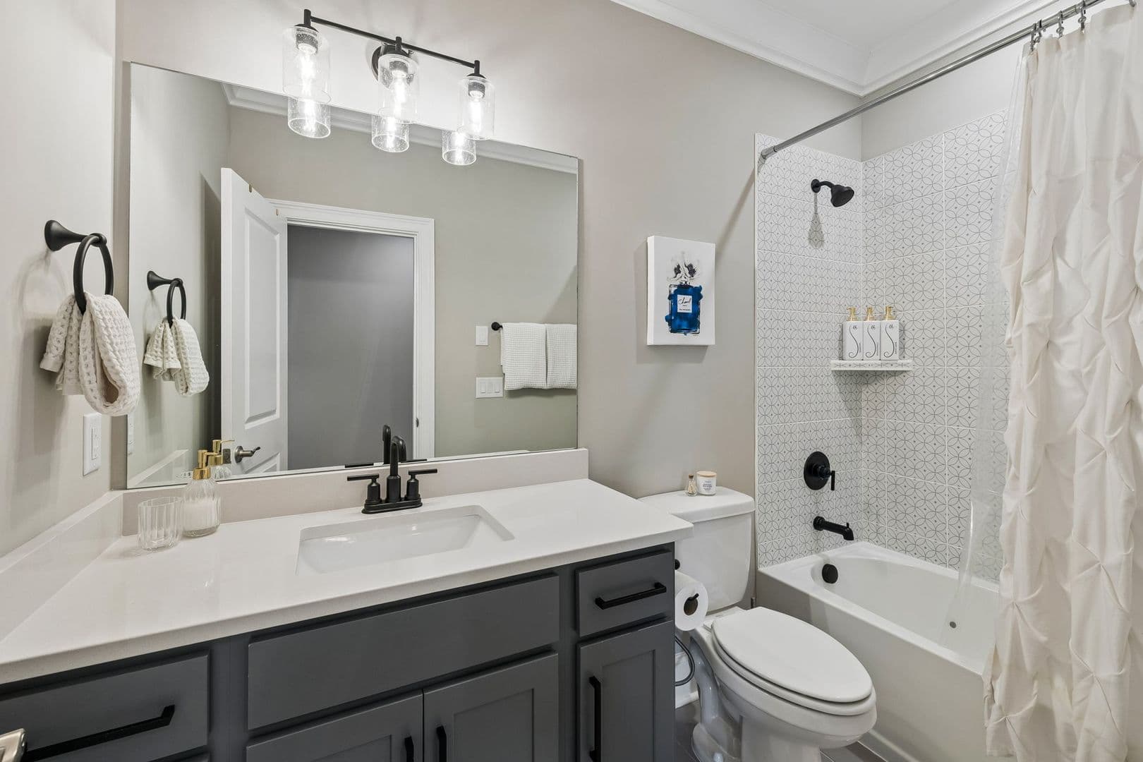 Brentwood House: 1925 Parade Dr