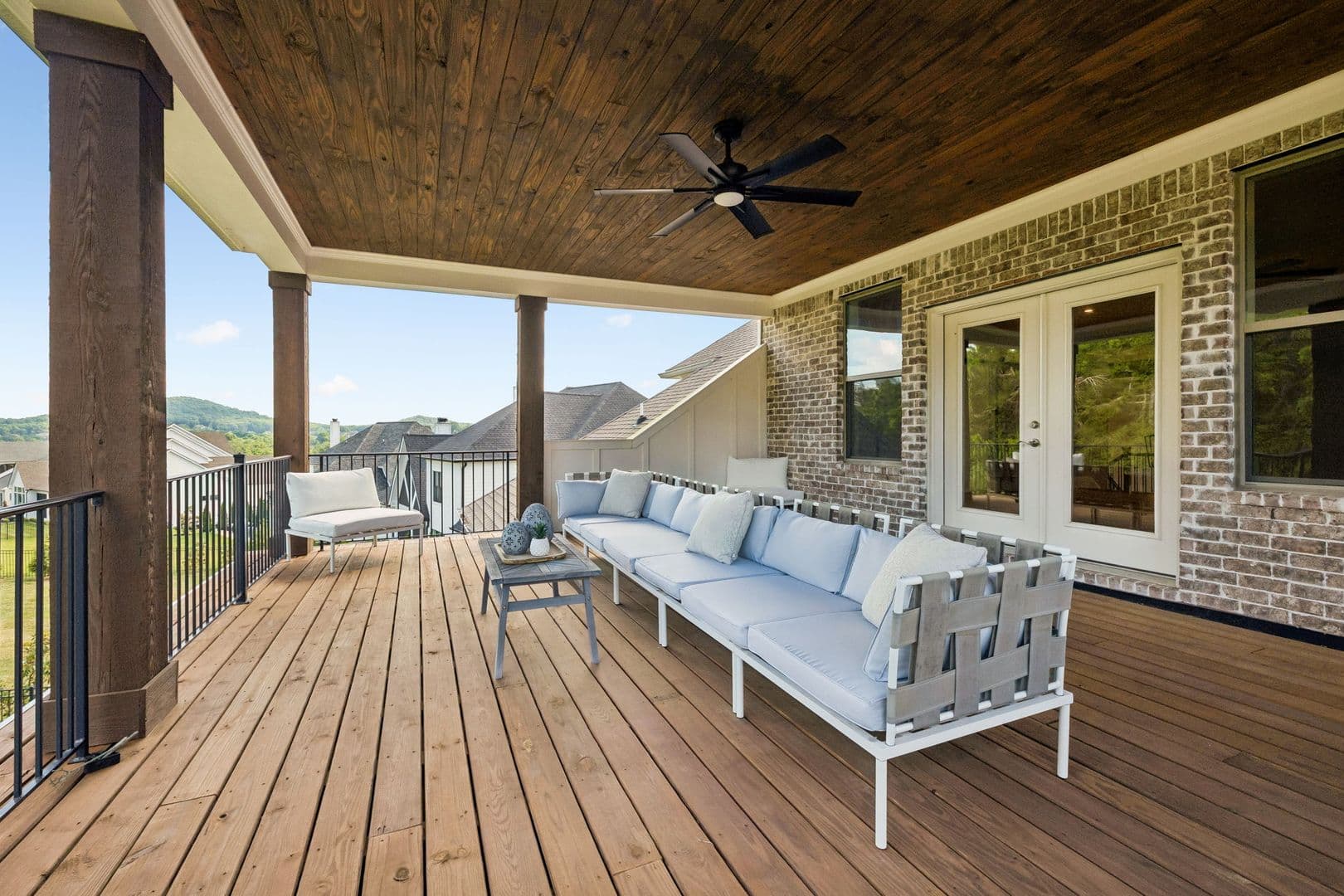 Brentwood House: 1925 Parade Dr