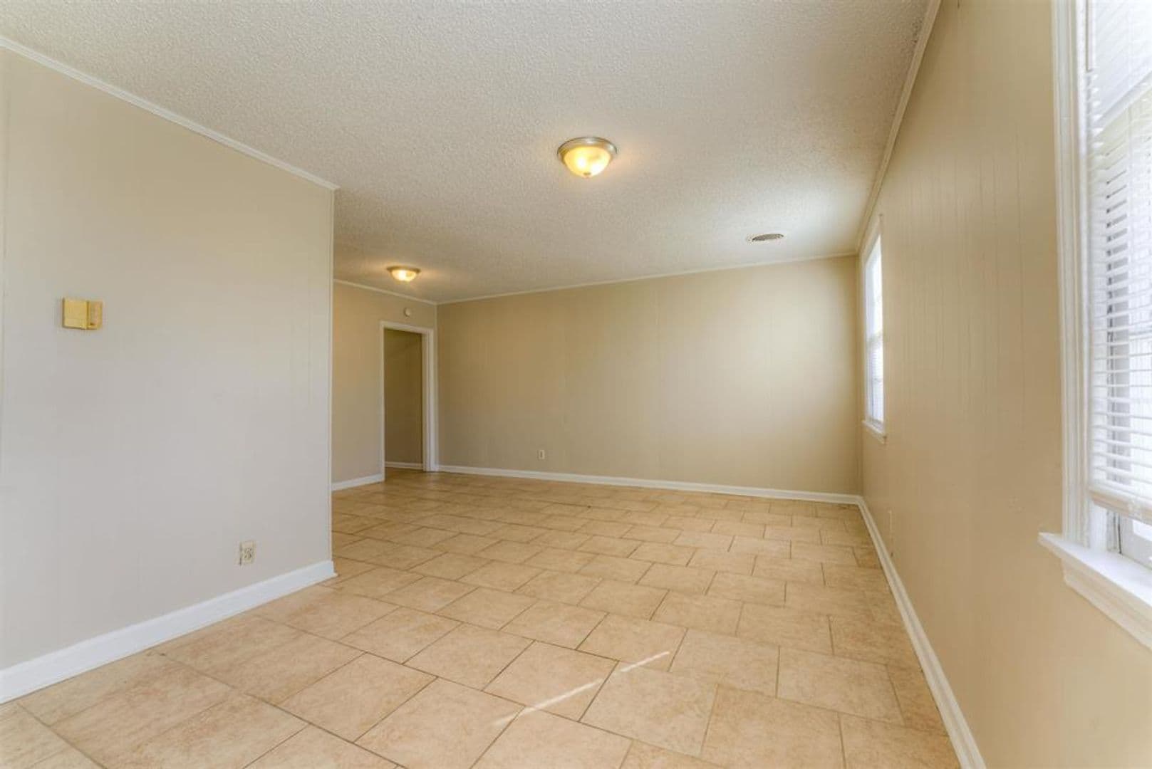 Memphis Apartment: 1736 Edward Ave