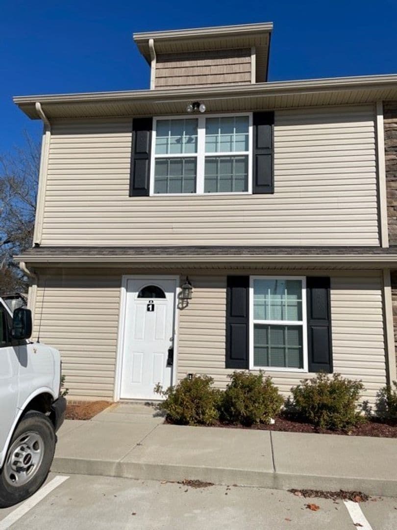 Murfreesboro House: 308 Dill Lane