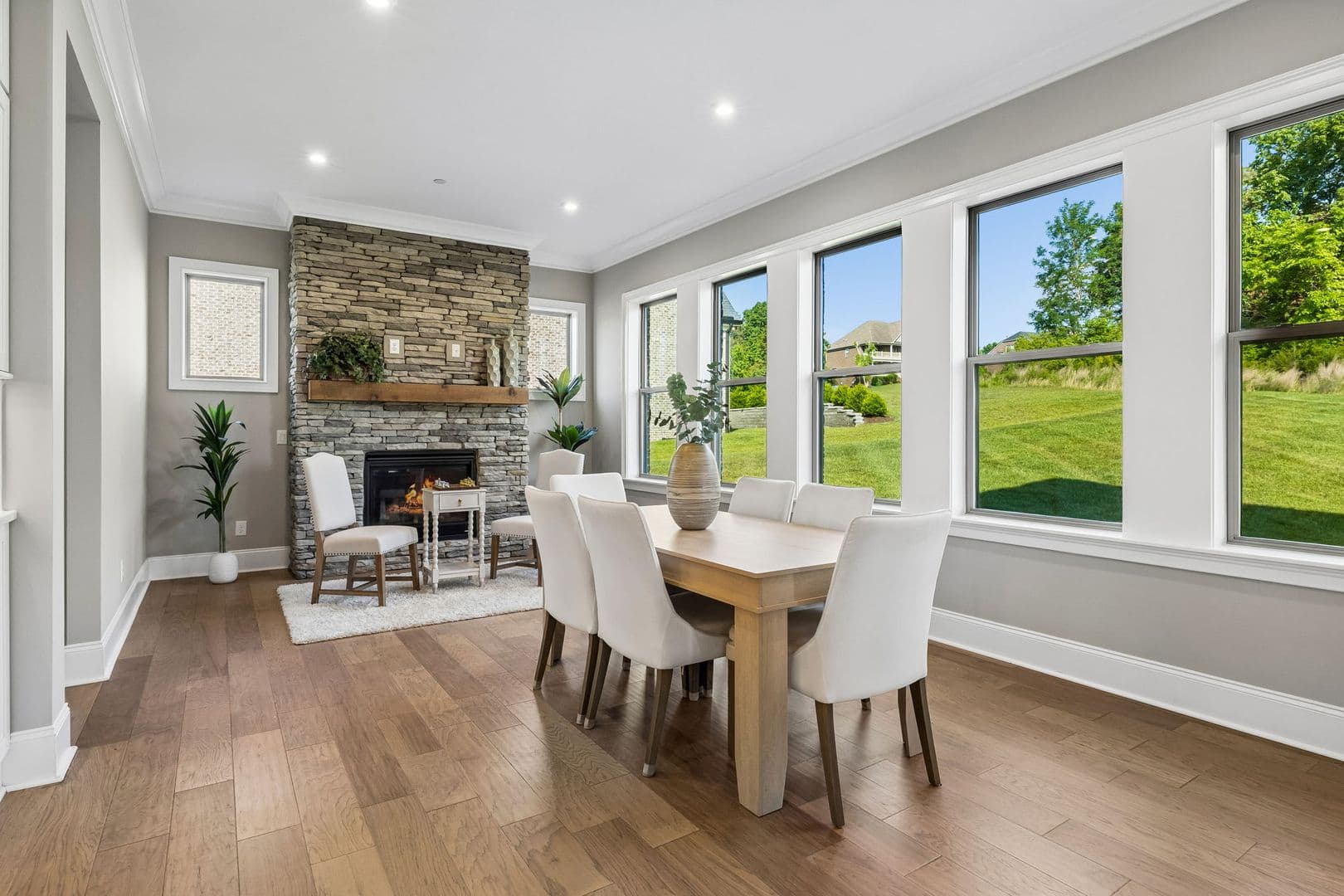 Brentwood House: 1925 Parade Dr