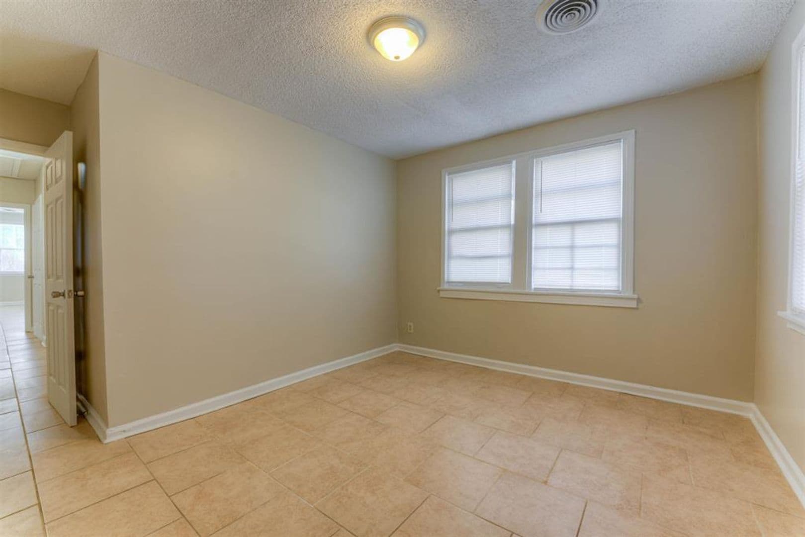 Memphis Apartment: 1736 Edward Ave