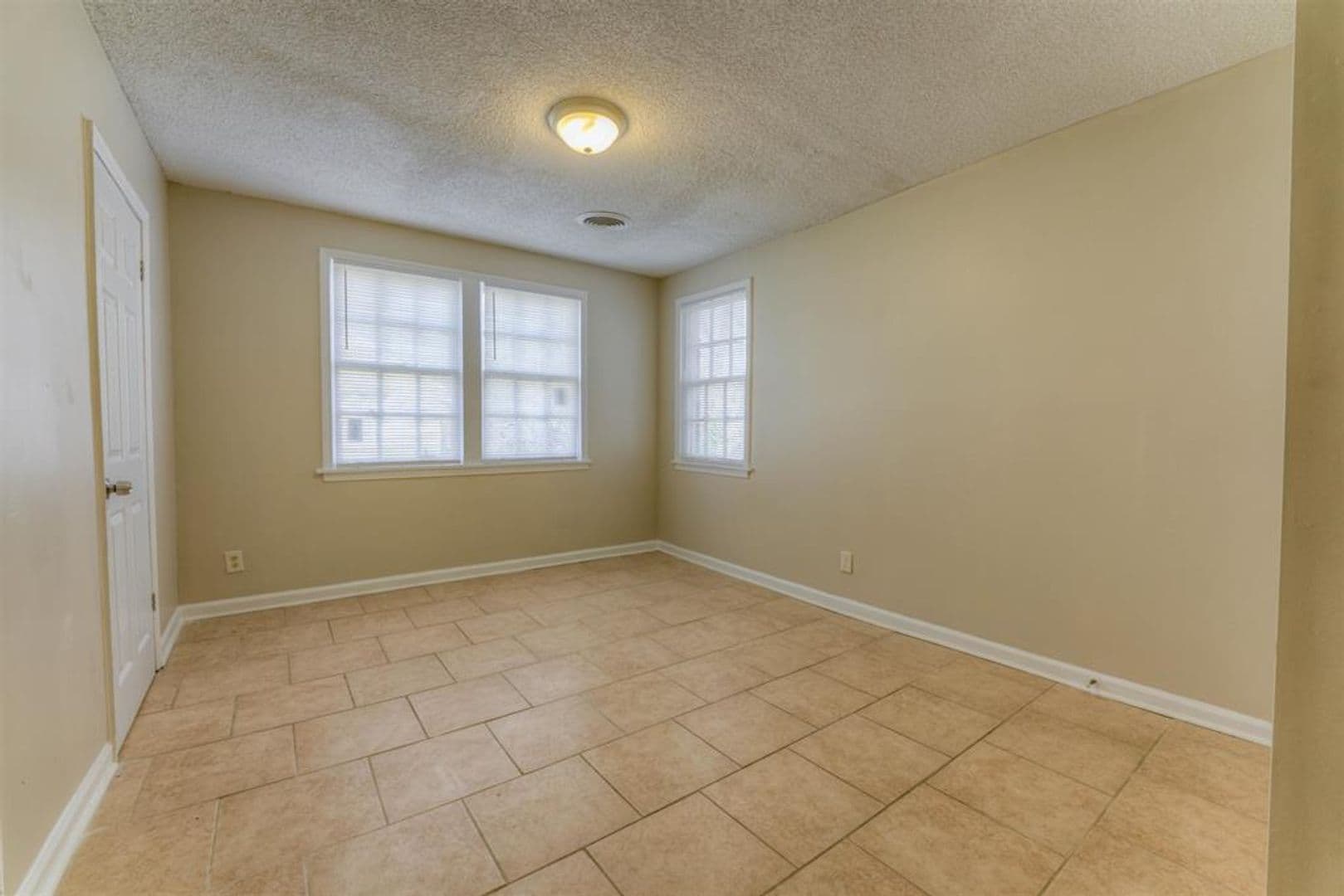 Memphis Apartment: 1736 Edward Ave