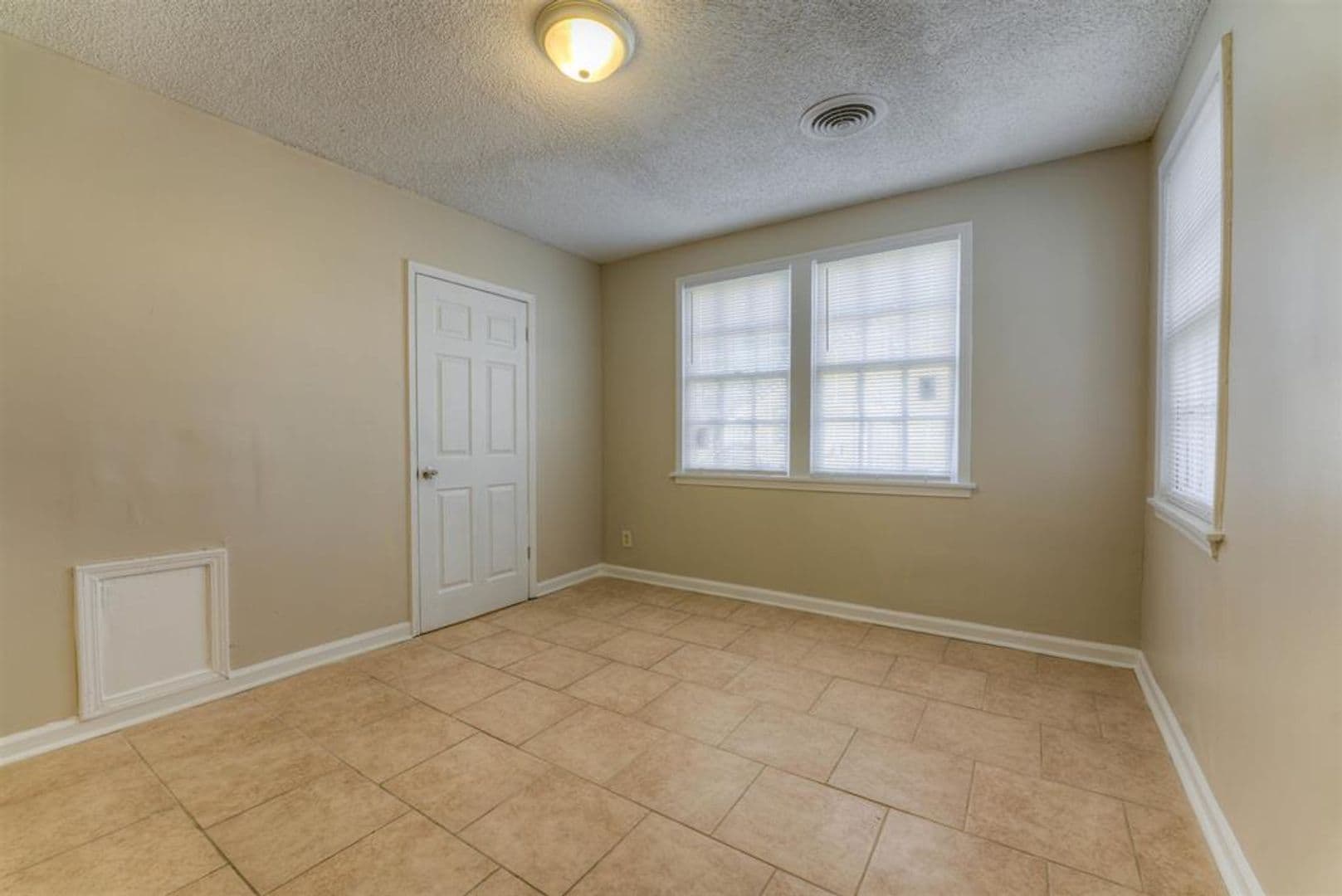 Memphis Apartment: 1736 Edward Ave