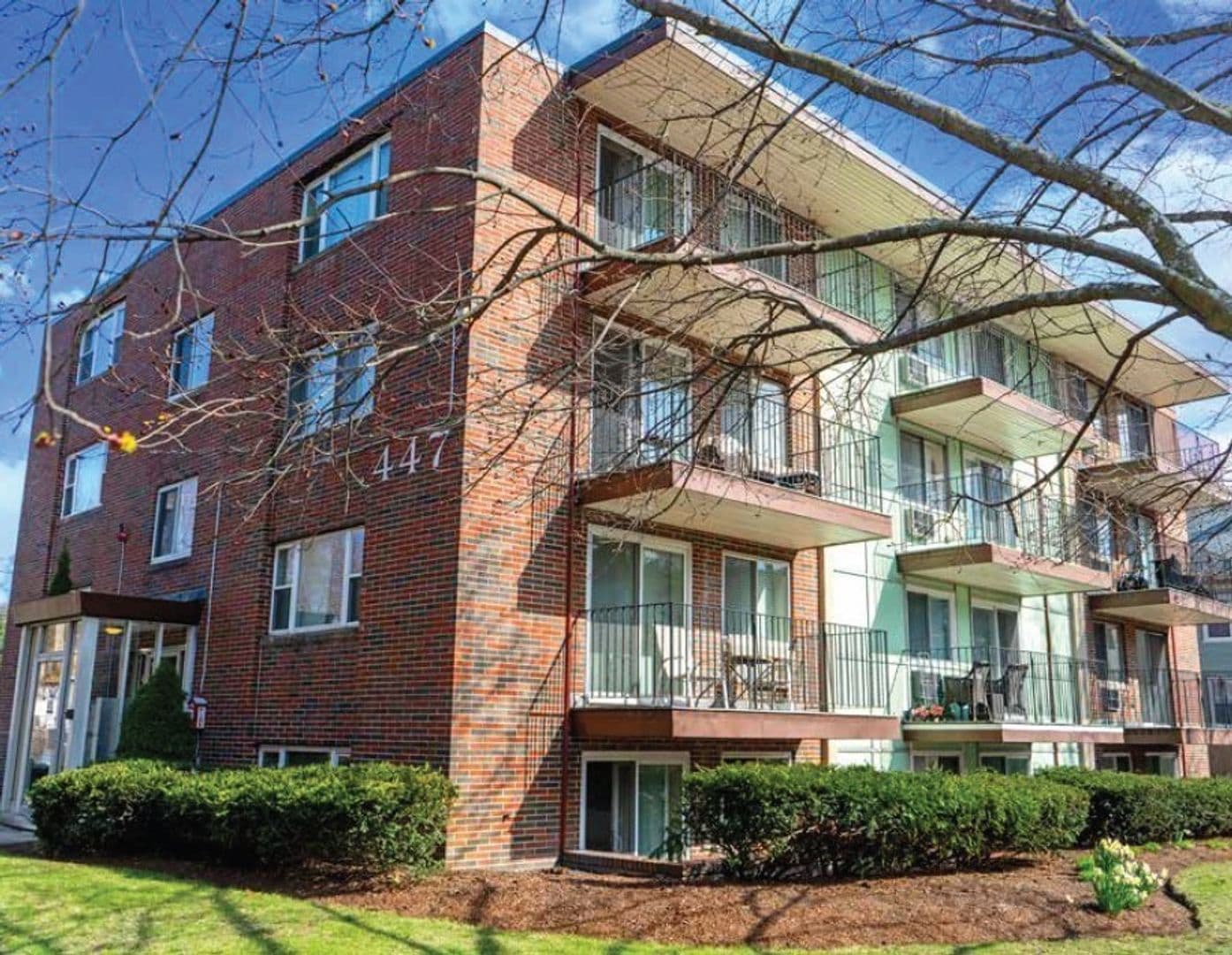 Melrose Apartment: 447 Pleasant Street