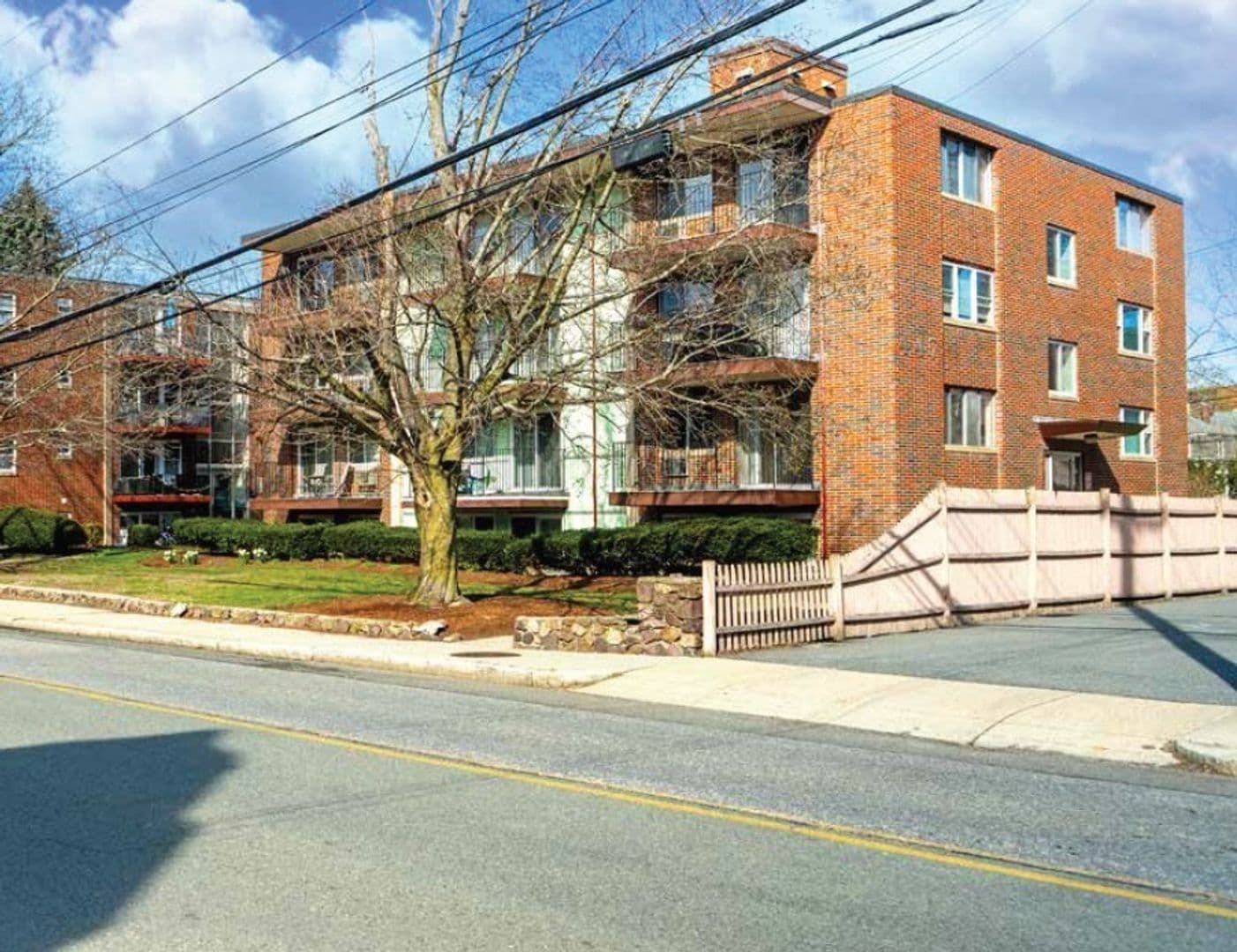 Melrose Apartment: 447 Pleasant Street
