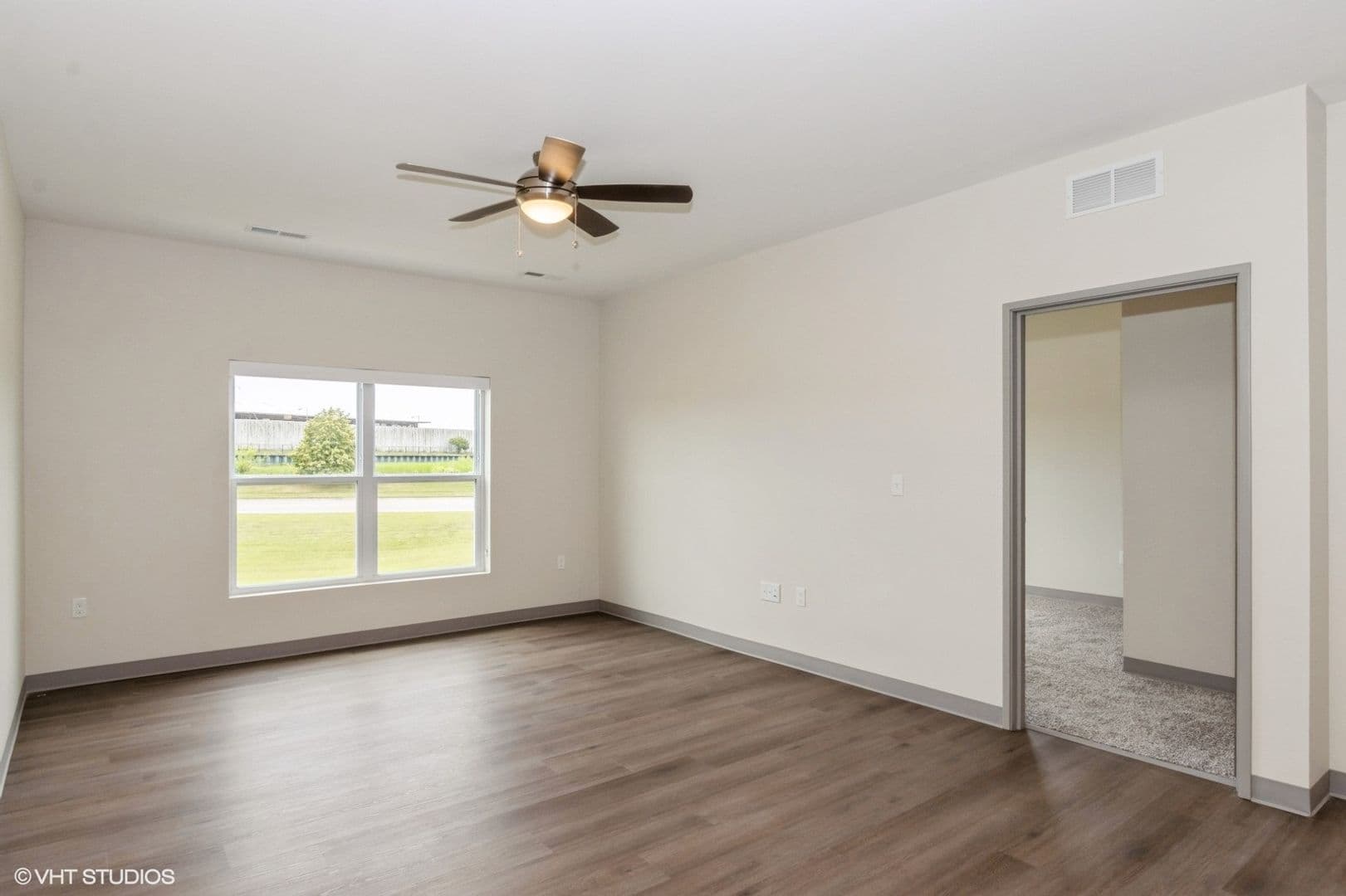 Cedar Rapids Apartment: 4025 Westdale Parkway SW
