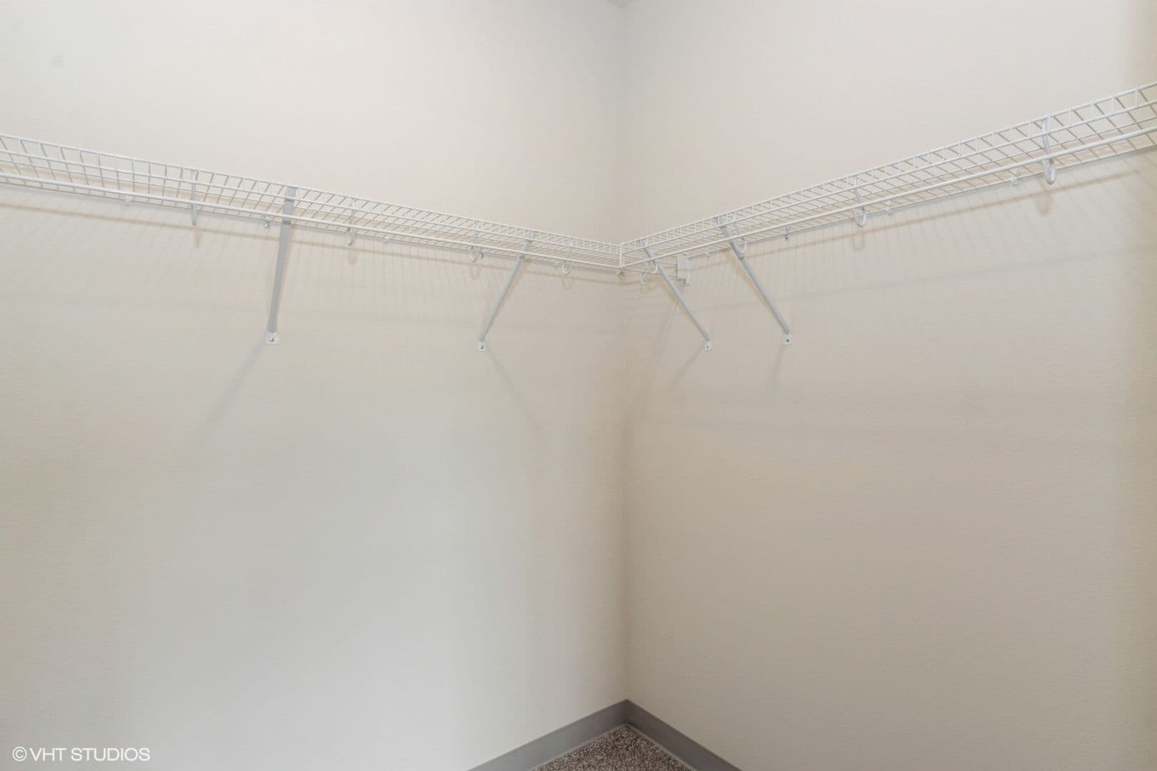 Cedar Rapids Apartment: 4025 Westdale Parkway SW