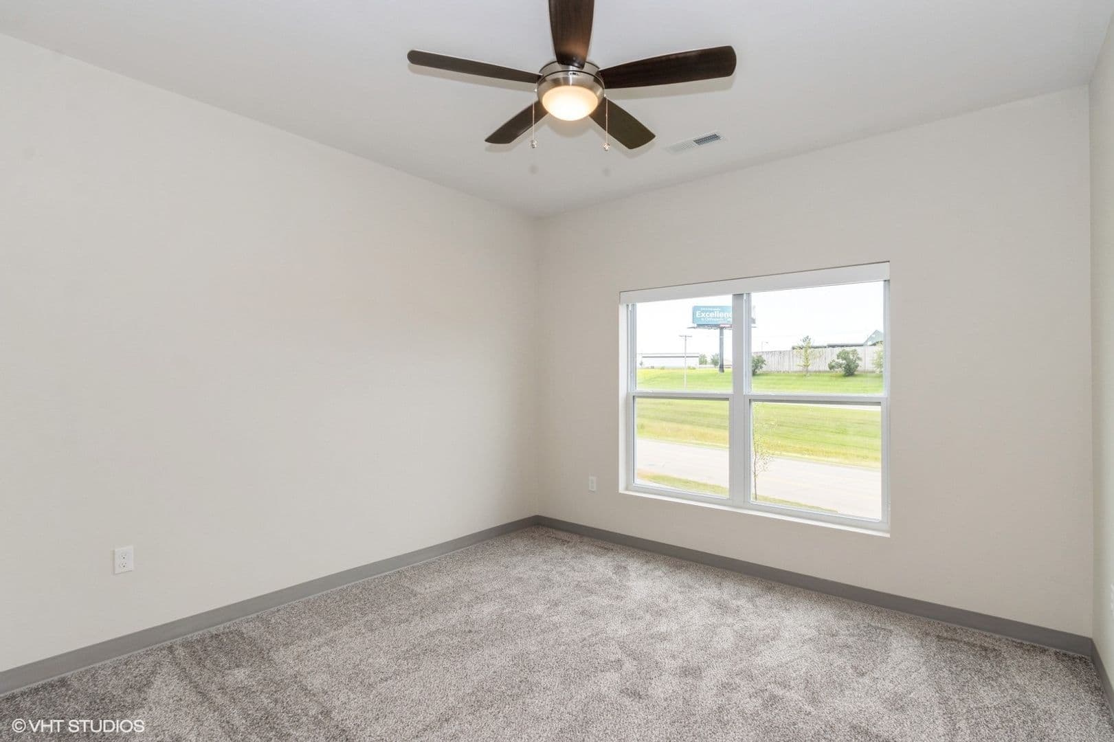 Cedar Rapids Apartment: 4025 Westdale Parkway SW