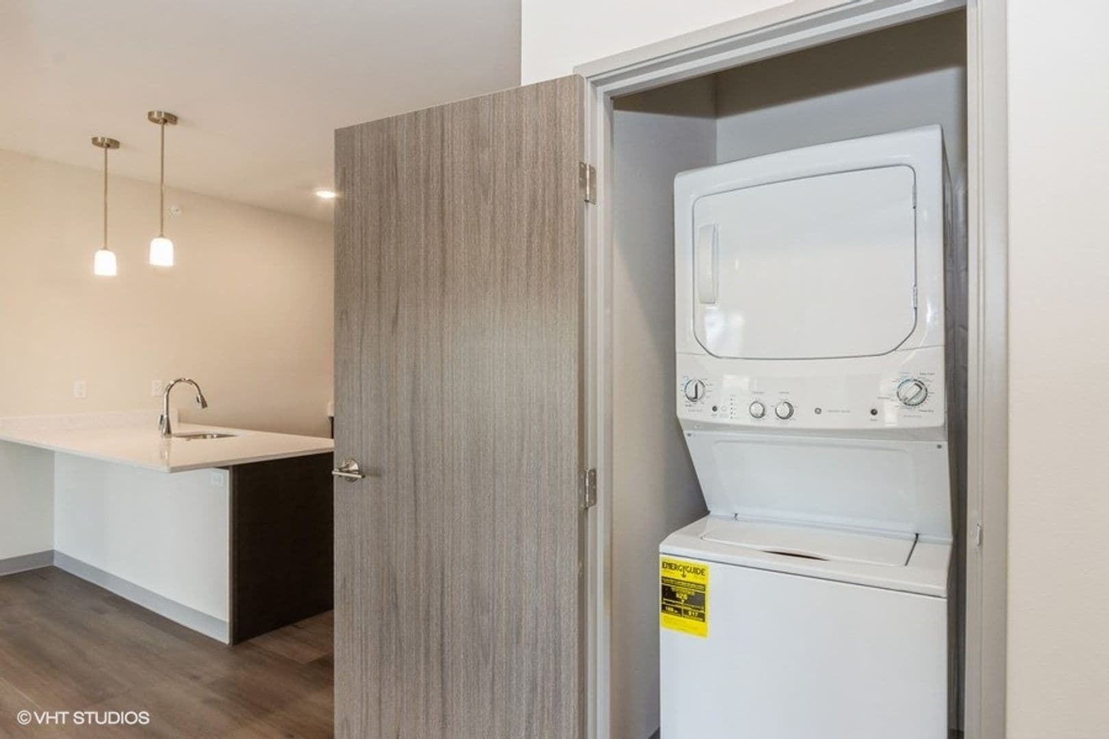 Cedar Rapids Apartment: 4035 Westdale Parkway SW
