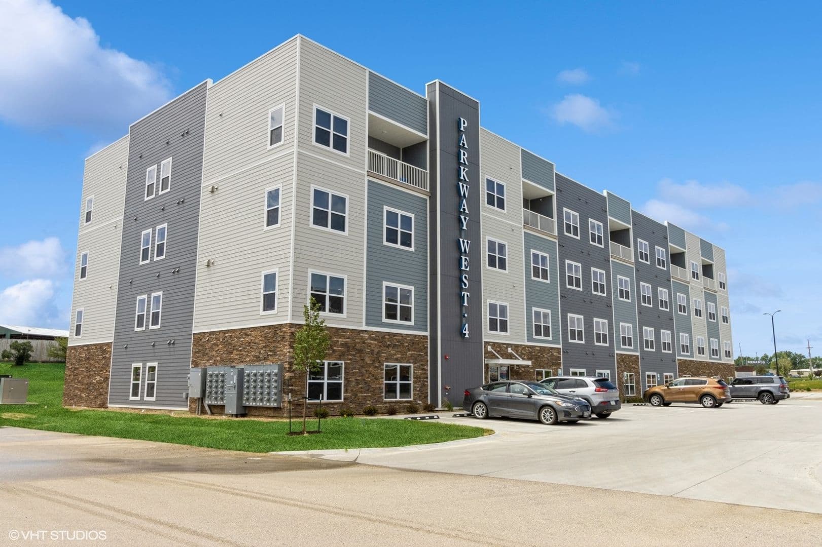 Cedar Rapids Apartment: 4025 Westdale Parkway SW