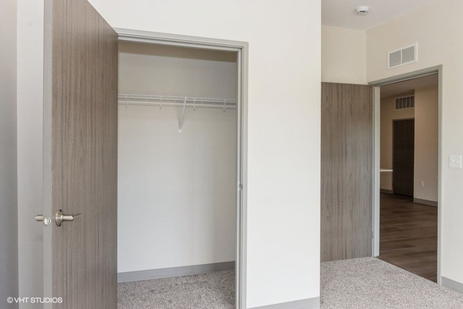 Cedar Rapids Apartment: 4035 Westdale Parkway SW