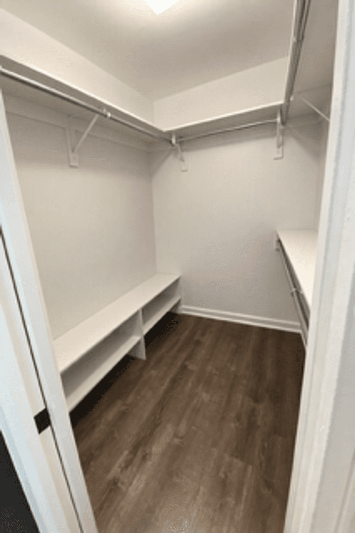 Pinson House: 8616 Woodview Lane