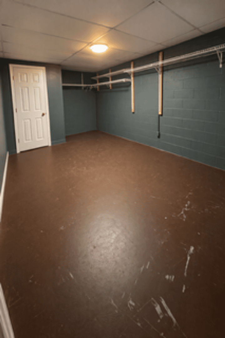Pinson House: 8616 Woodview Lane