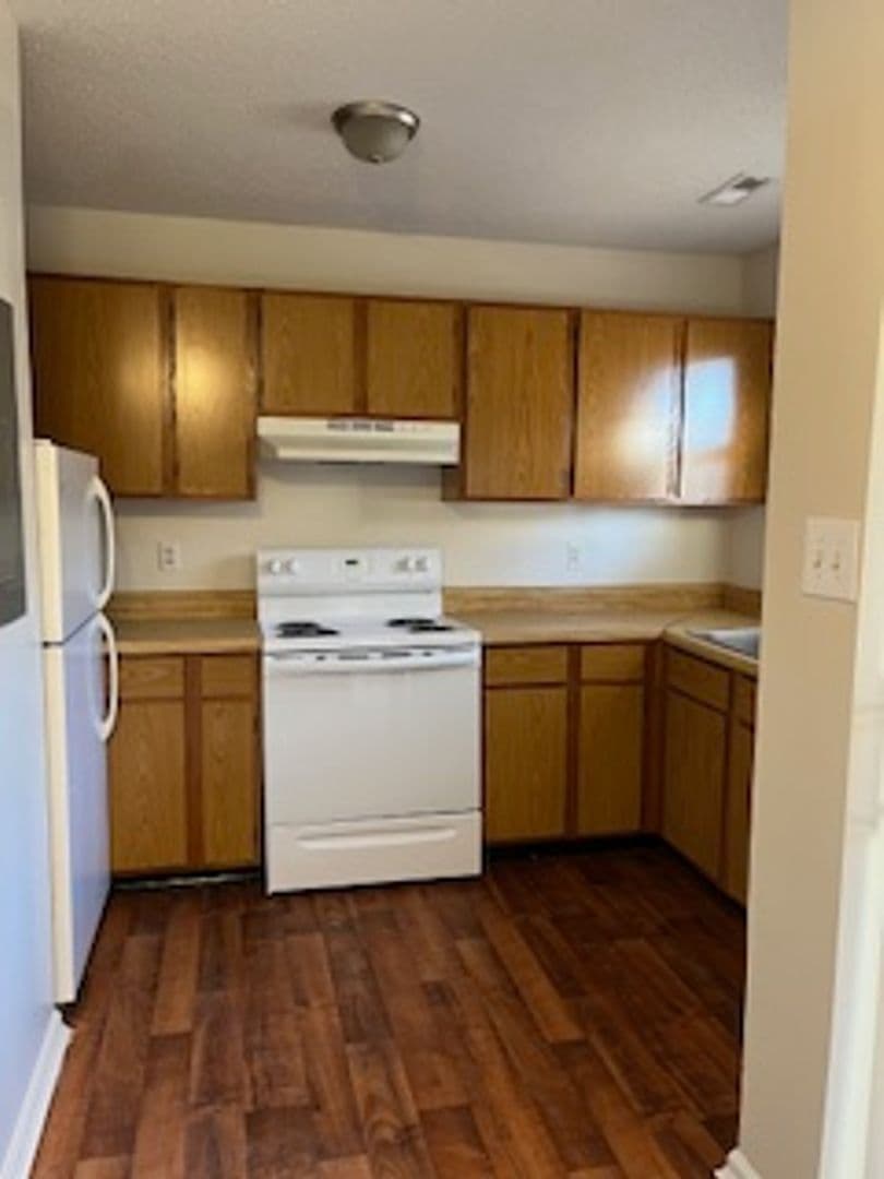 Jacksonville Apartment: 203 Valencia Drive