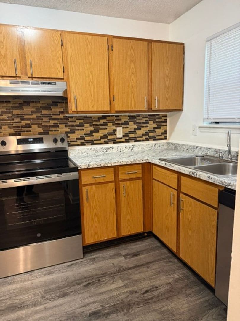 Jacksonville Apartment: 203 Valencia Drive